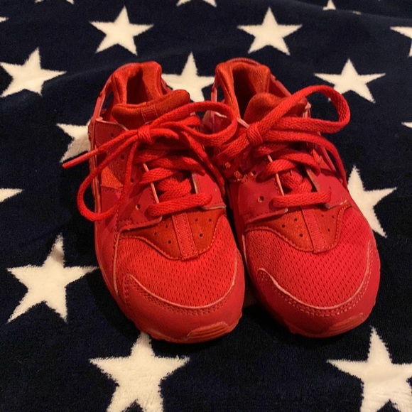 Nike air huarache TRIPPLE RED kids size 10.5C - Picture 2 of 5